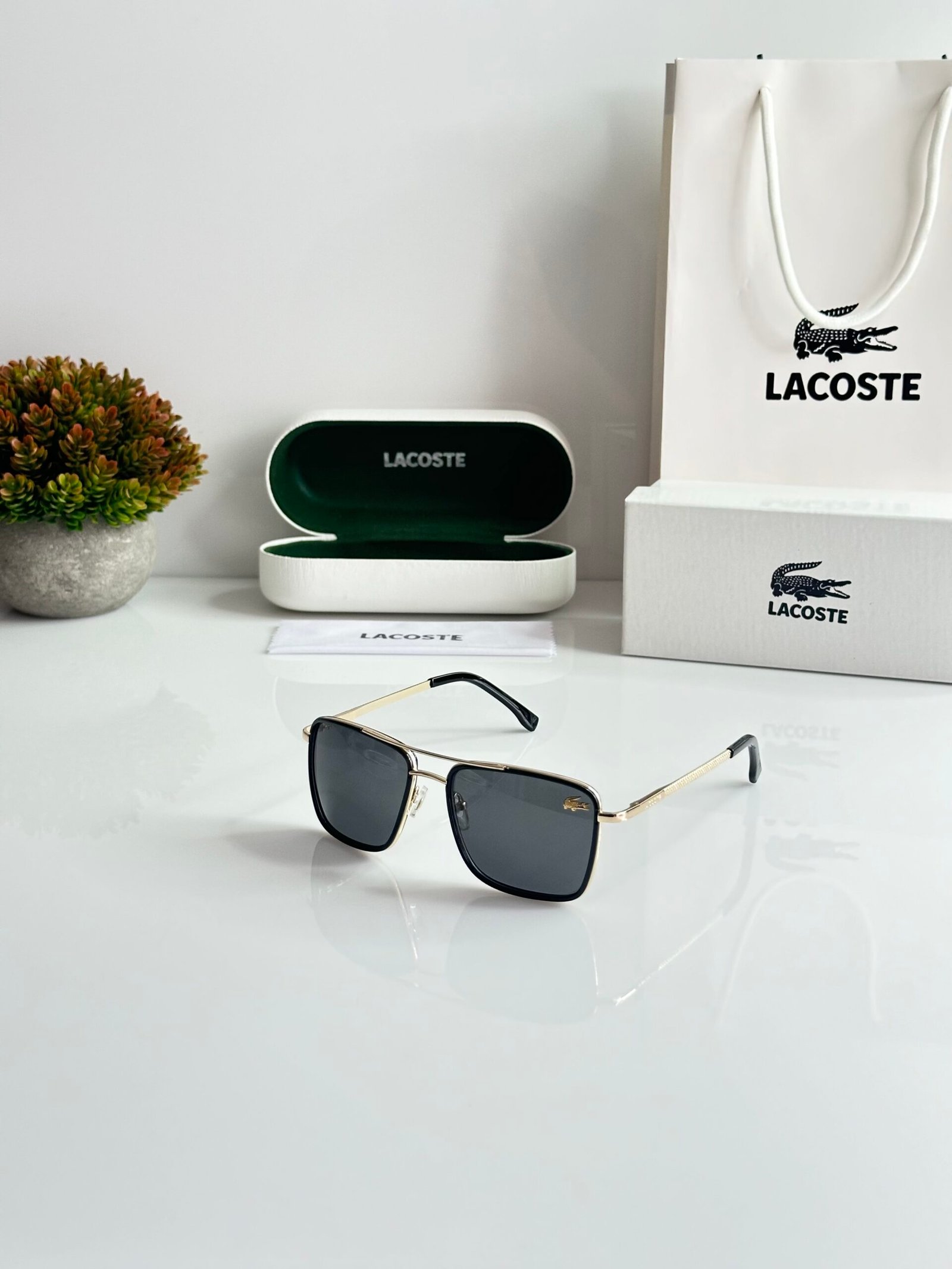 Lacoste_138_Gold_Black