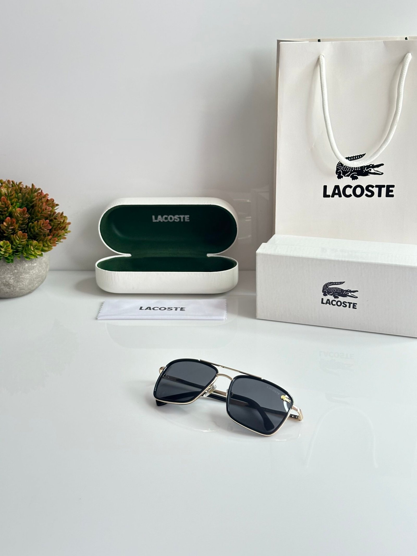 Lacoste_138_Gold_Black - Image 4