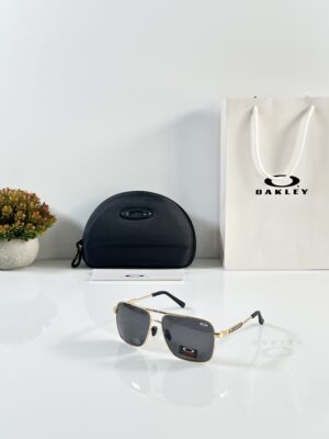 Oakley_8922_Gold_Black