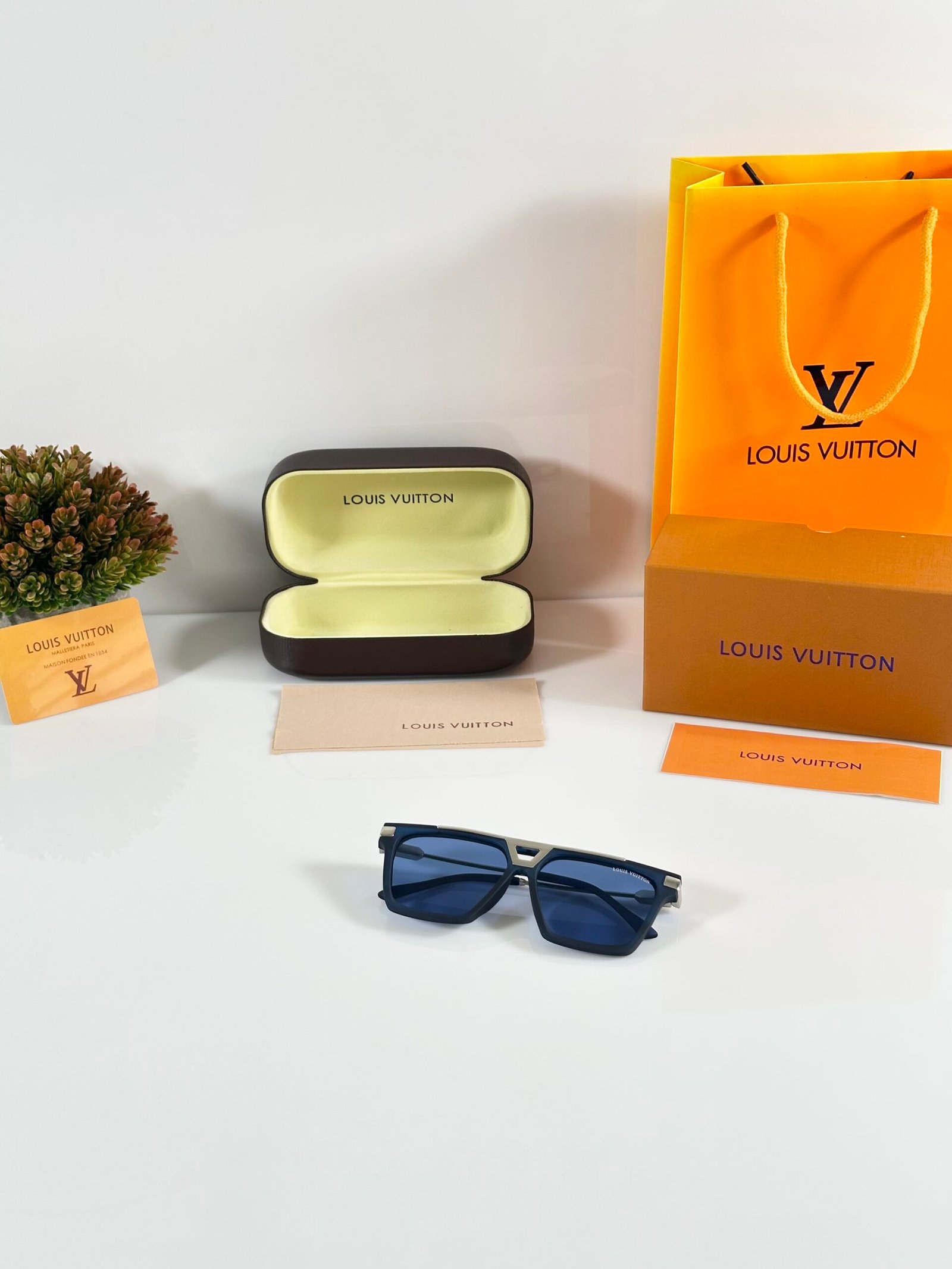 Louis_Vuitton_1230_Silver_Blue - Image 4
