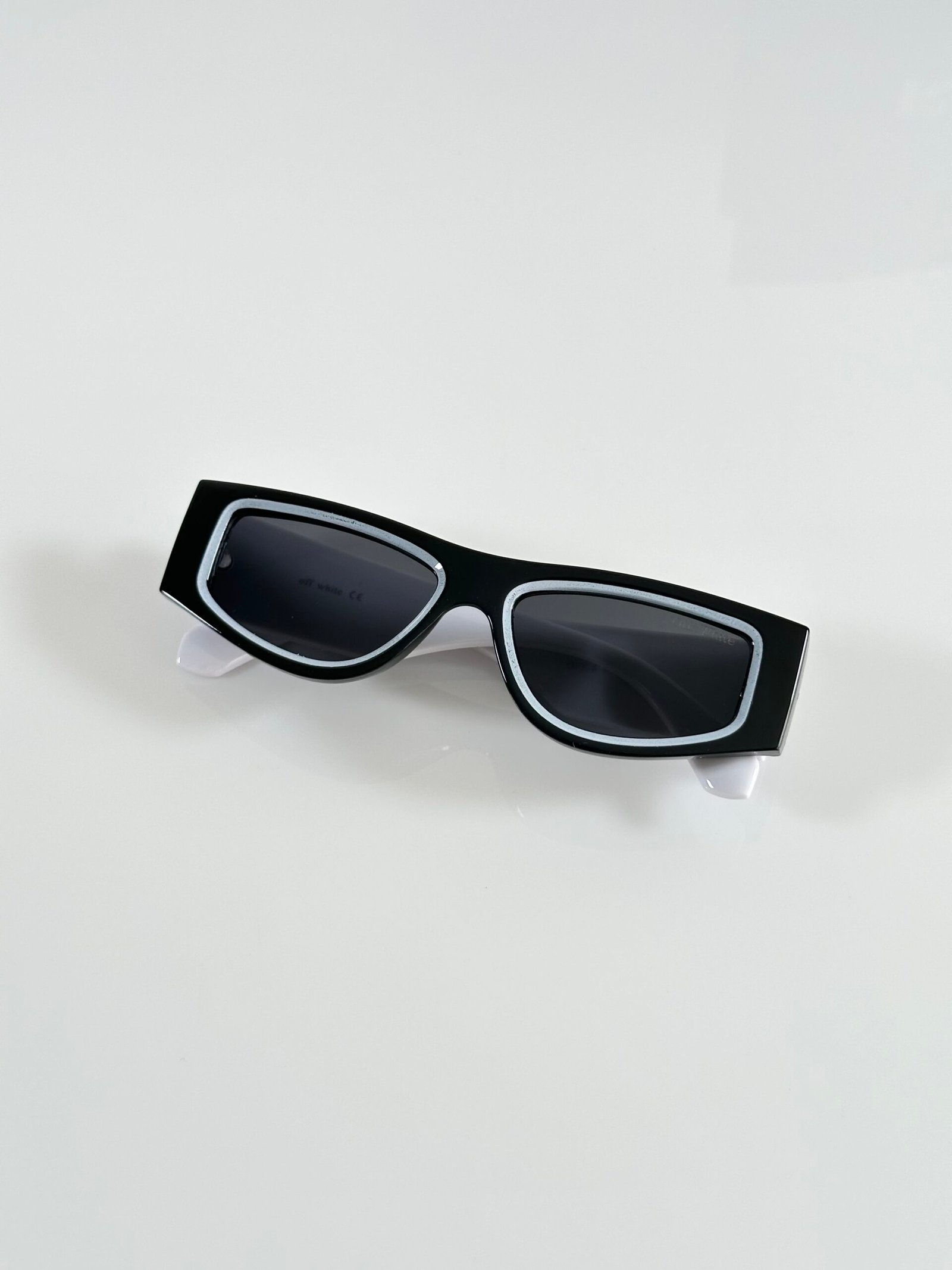 Off_White_6_Black_White - Image 3
