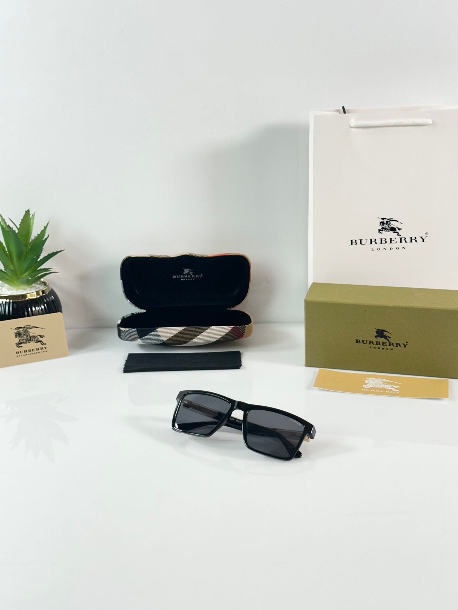 Burberry_8233_Shine_Black - Image 4