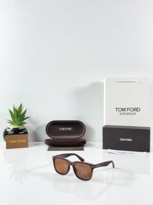 TOM 0775 Brown