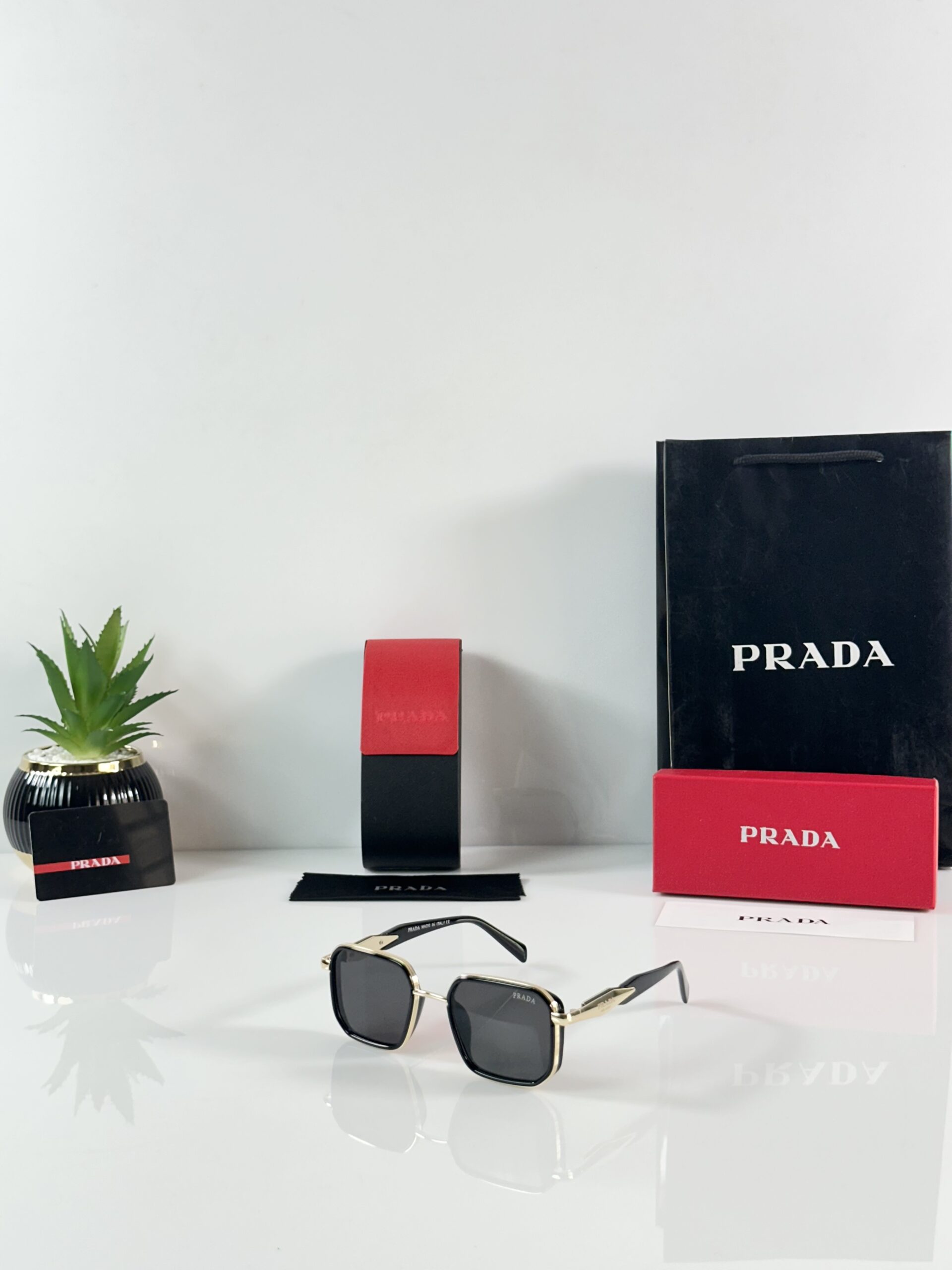 PR 792 Gold Black
