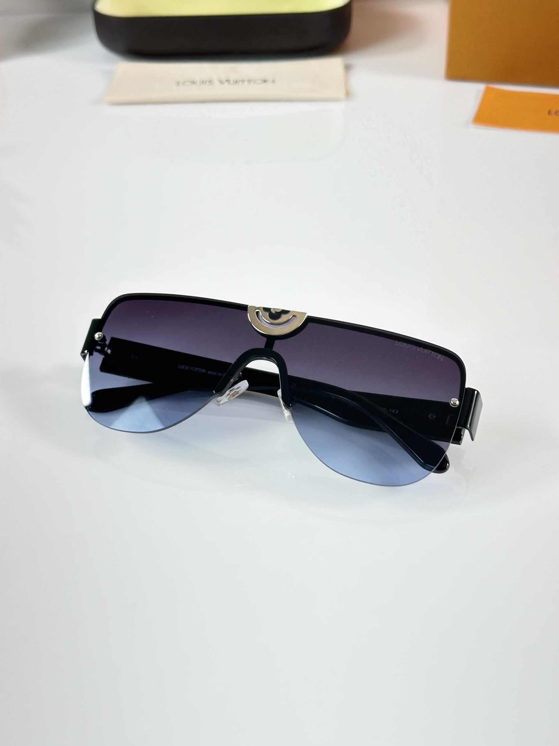 LV 0148 Black Blue DC - Image 4
