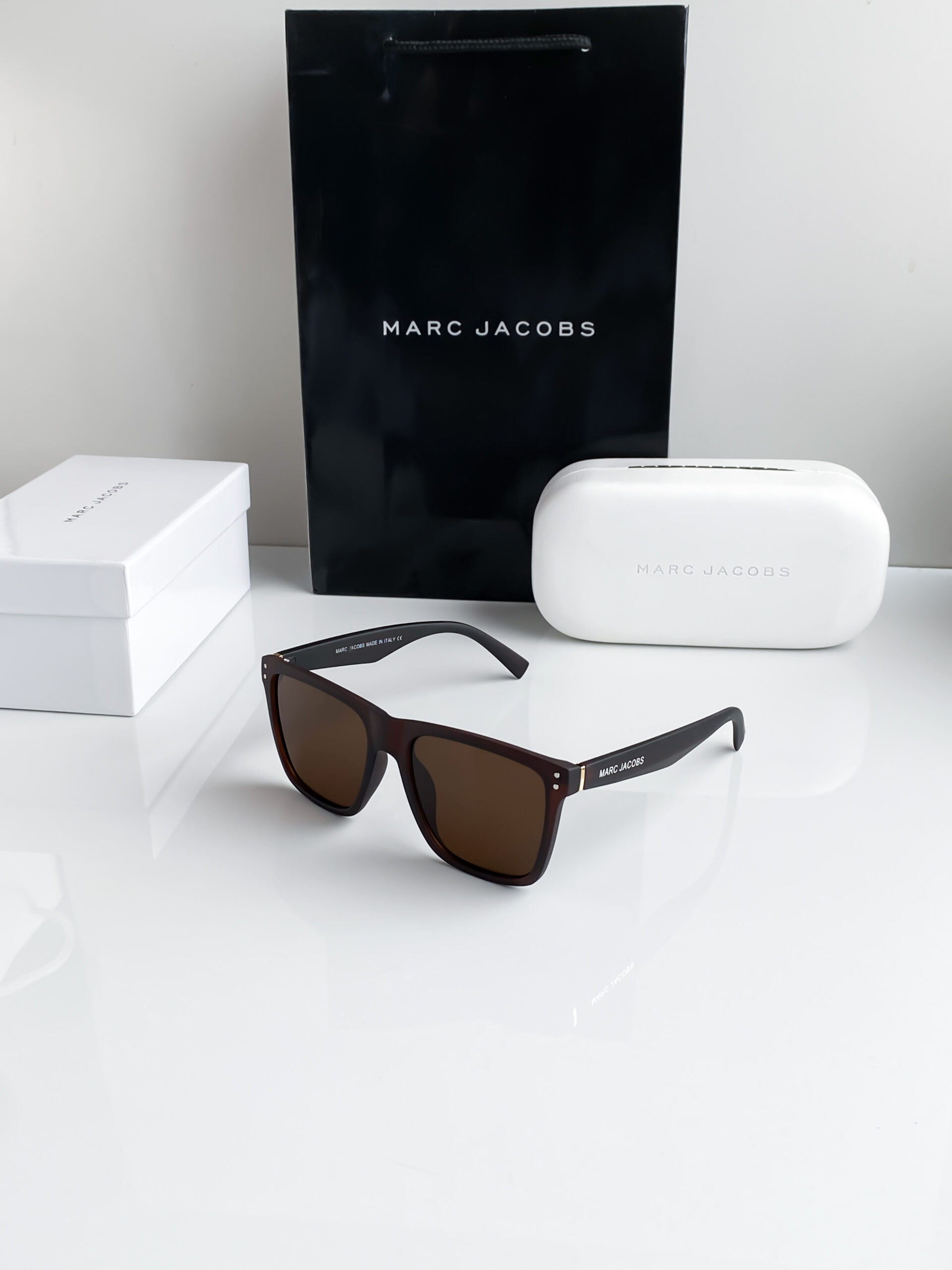 Marc Jacobs brown CA 6000