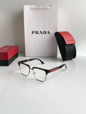 Prada_frame_1007