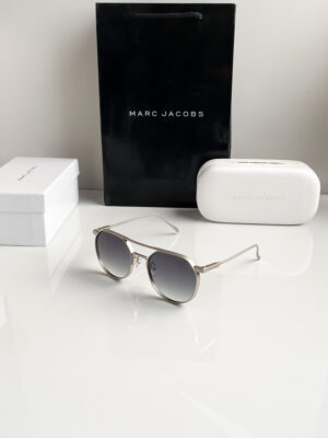 Marc Jacobs Green shade 5052