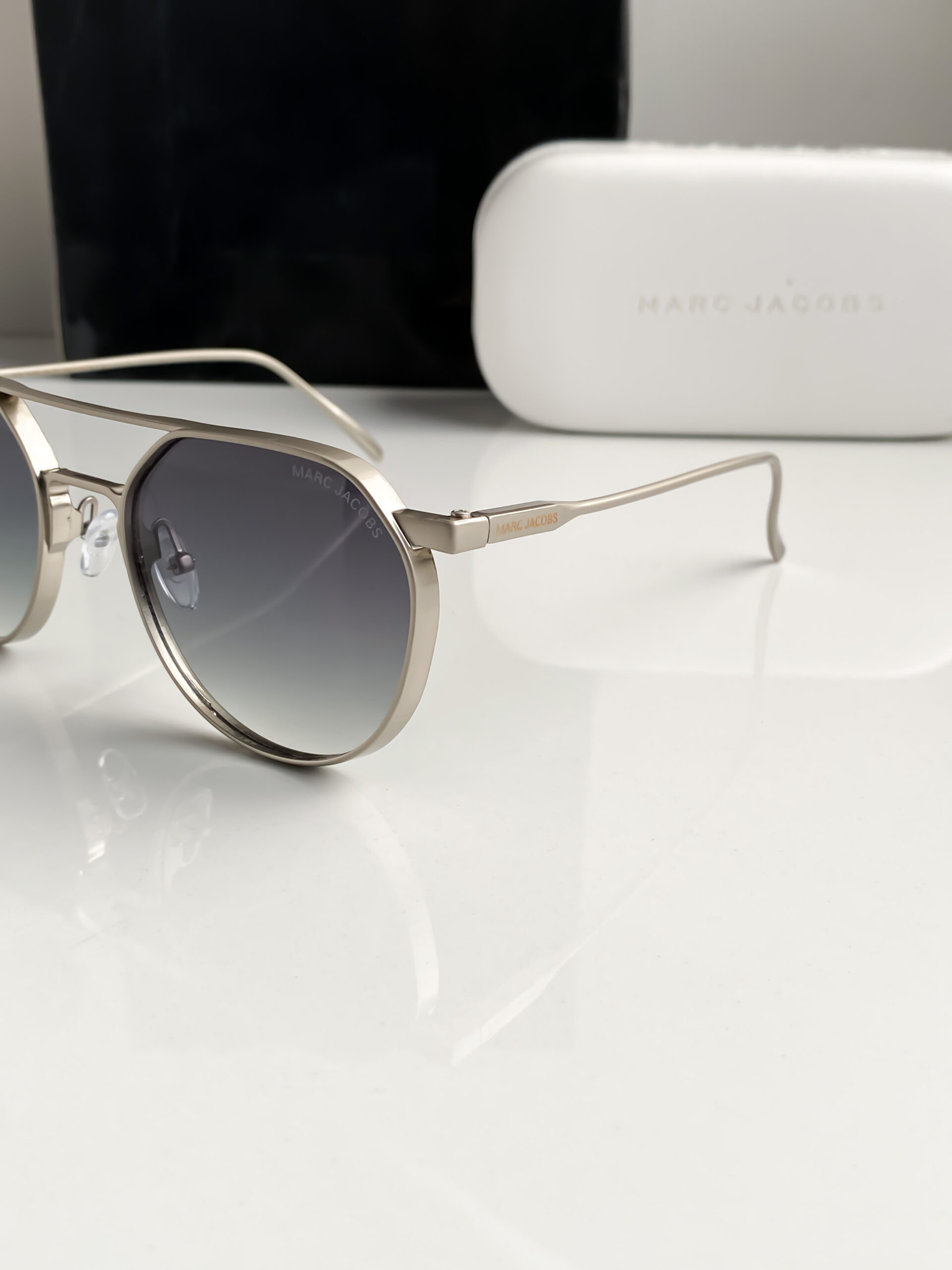 Marc Jacobs Green shade 5052 - Image 9