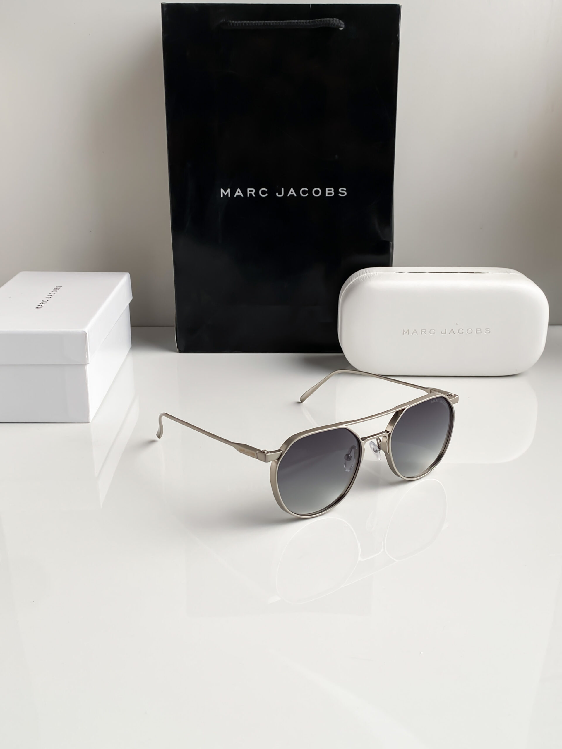 Marc Jacobs Green shade 5052 - Image 8