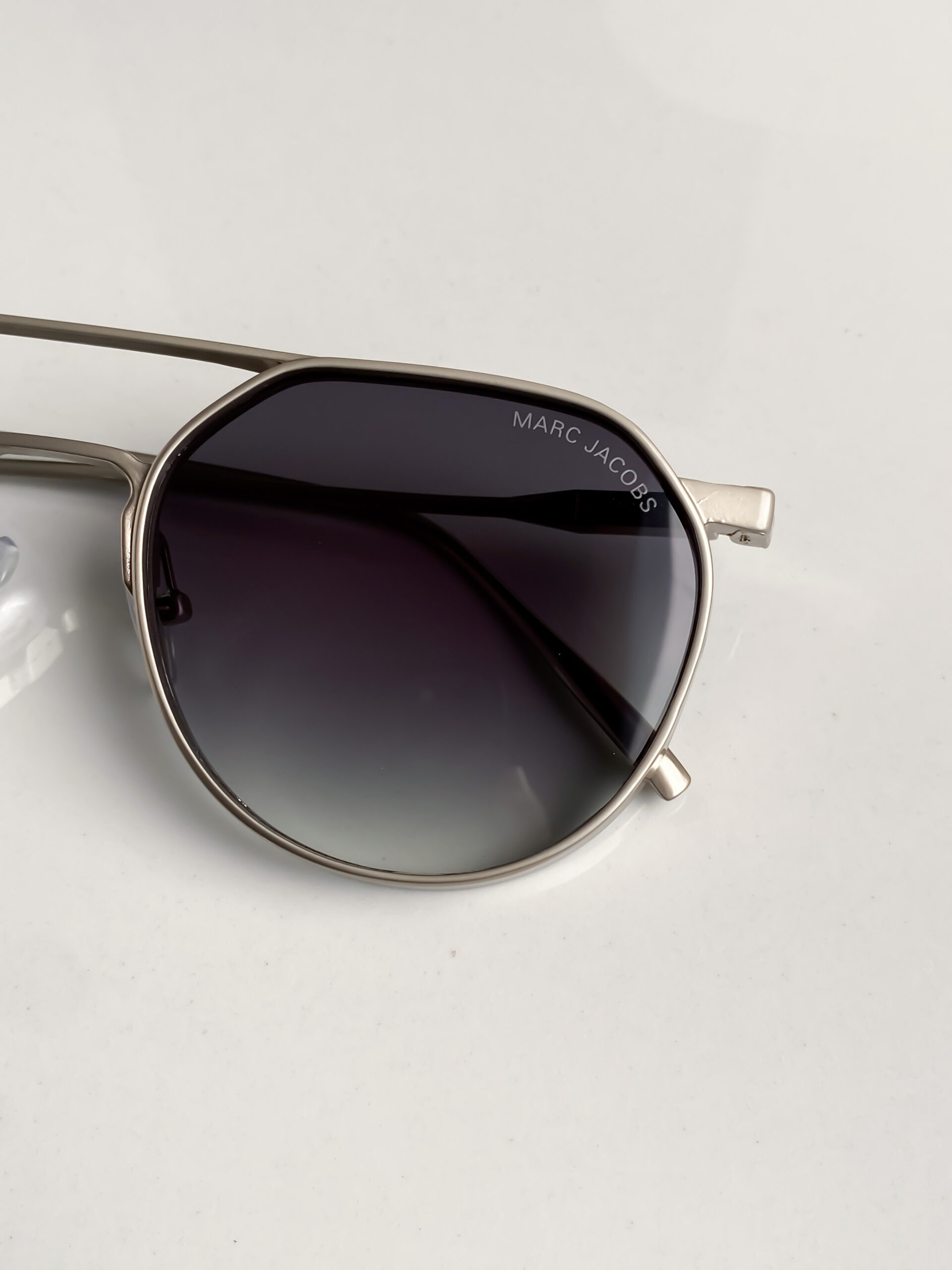 Marc Jacobs Green shade 5052 - Image 6