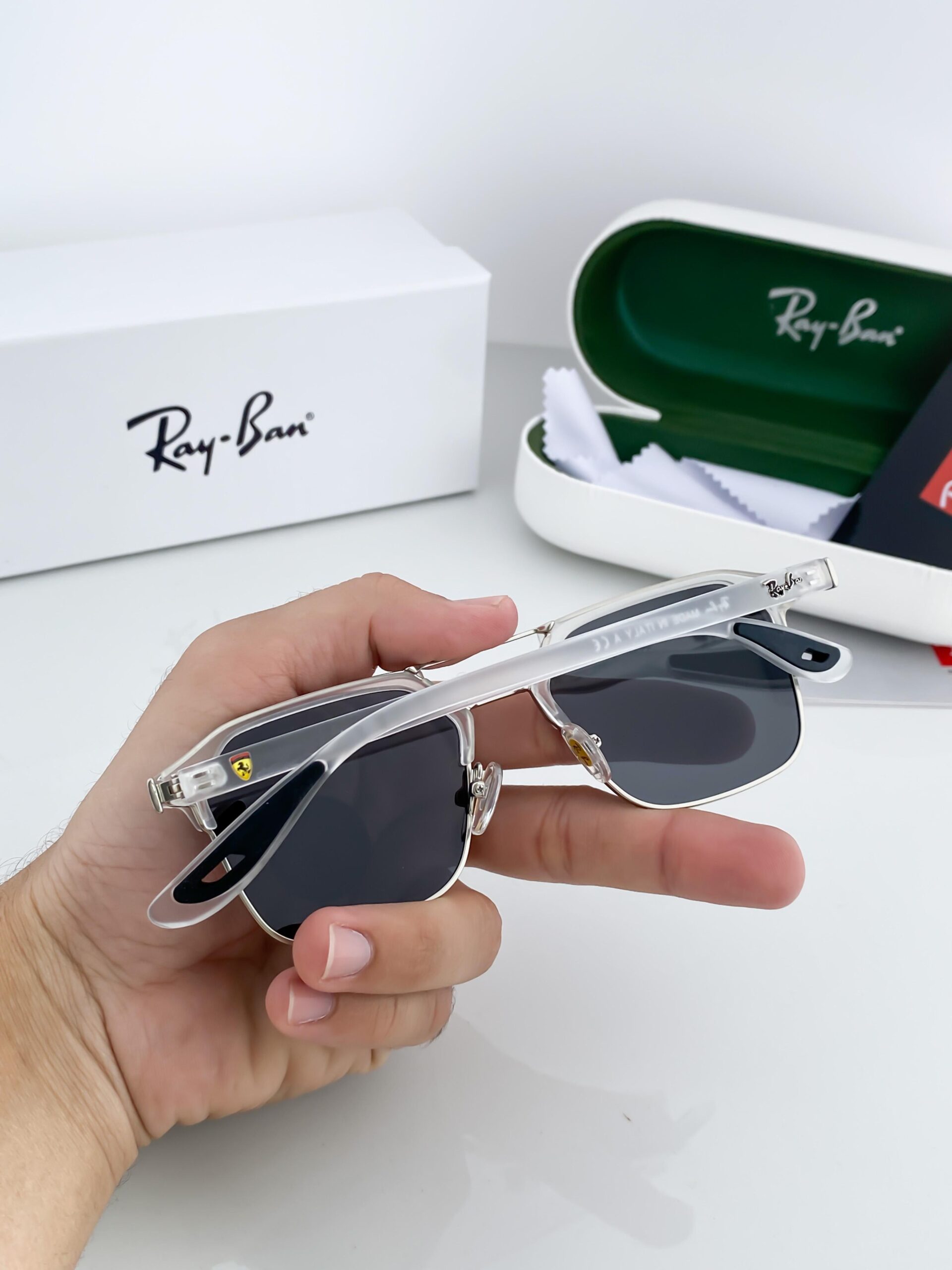 RAYBAN04 WHITE BLACK - Image 4