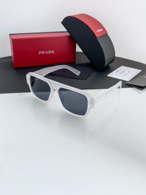 Prad_white_black_22y