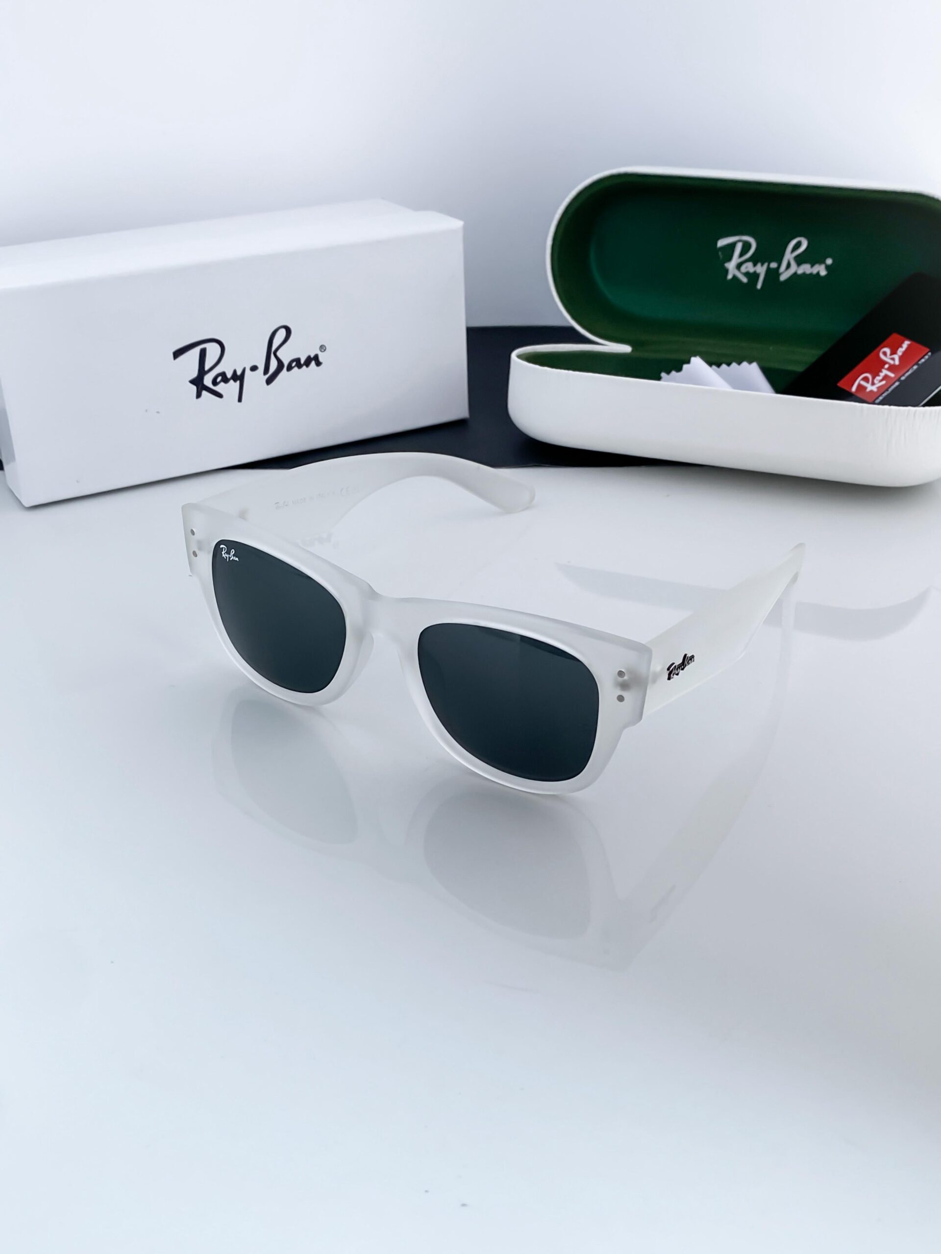 RAYBAN WHITE BLACK 841