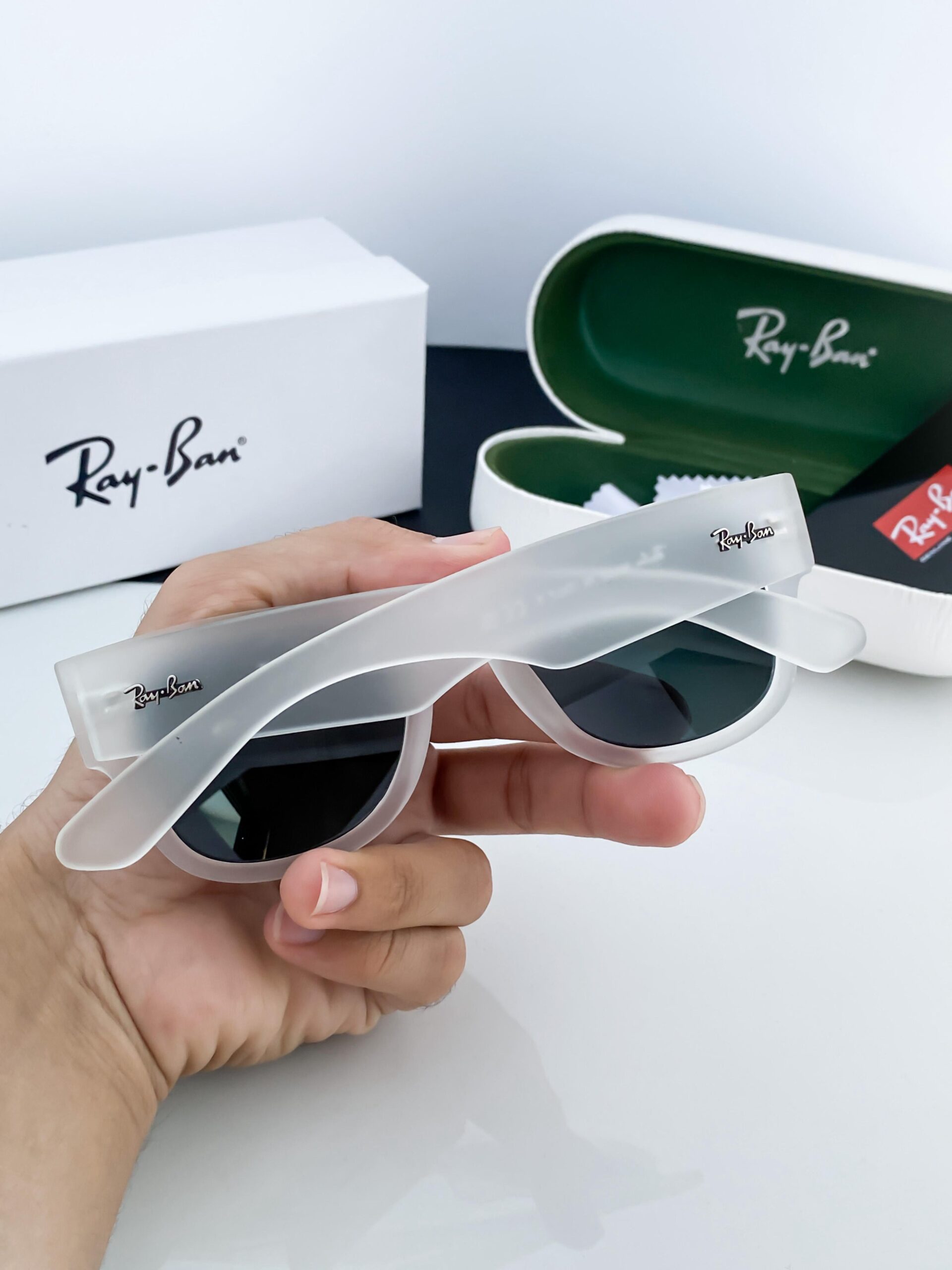 RAYBAN WHITE BLACK 841 - Image 4