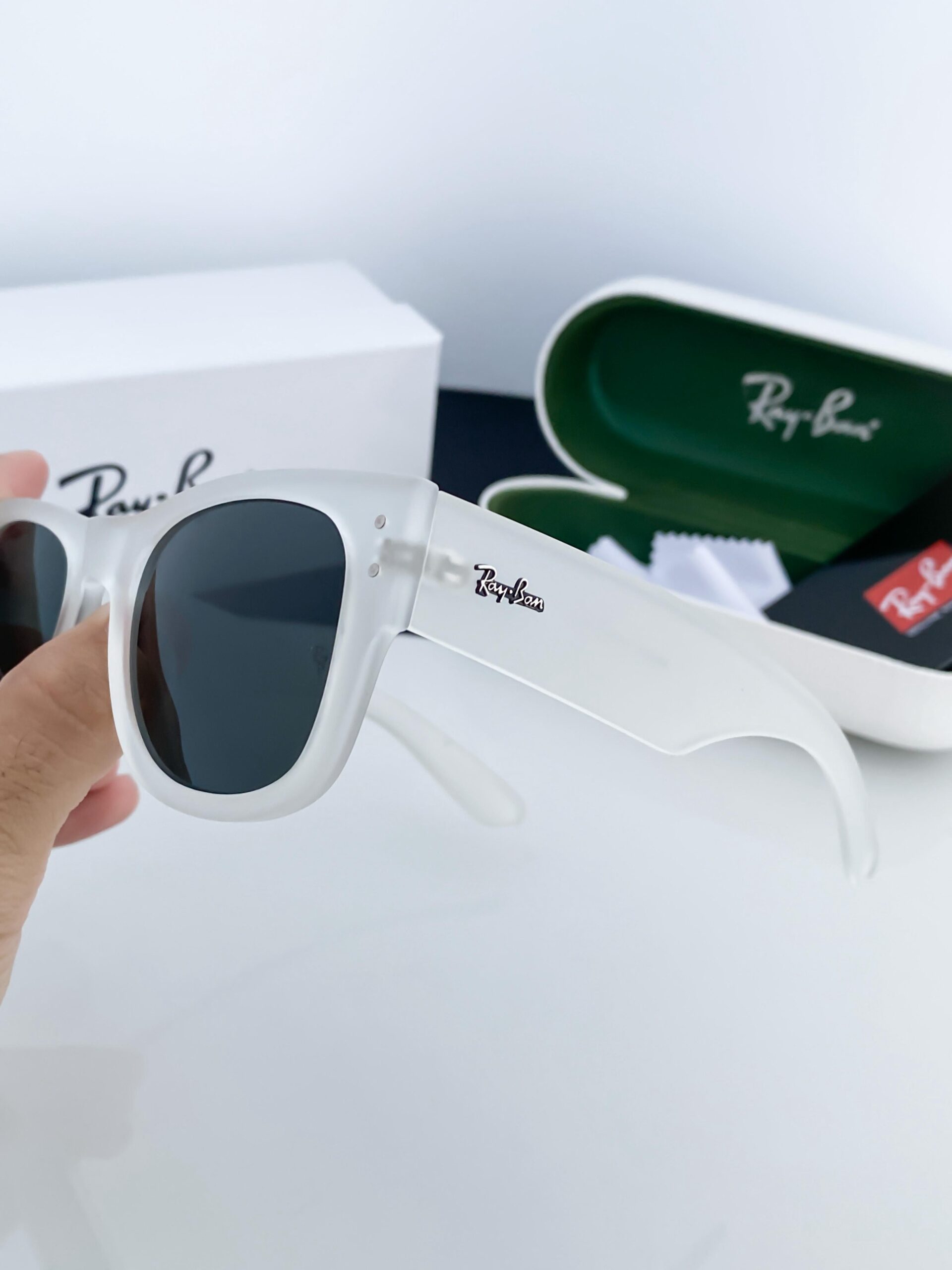 RAYBAN WHITE BLACK 841 - Image 2