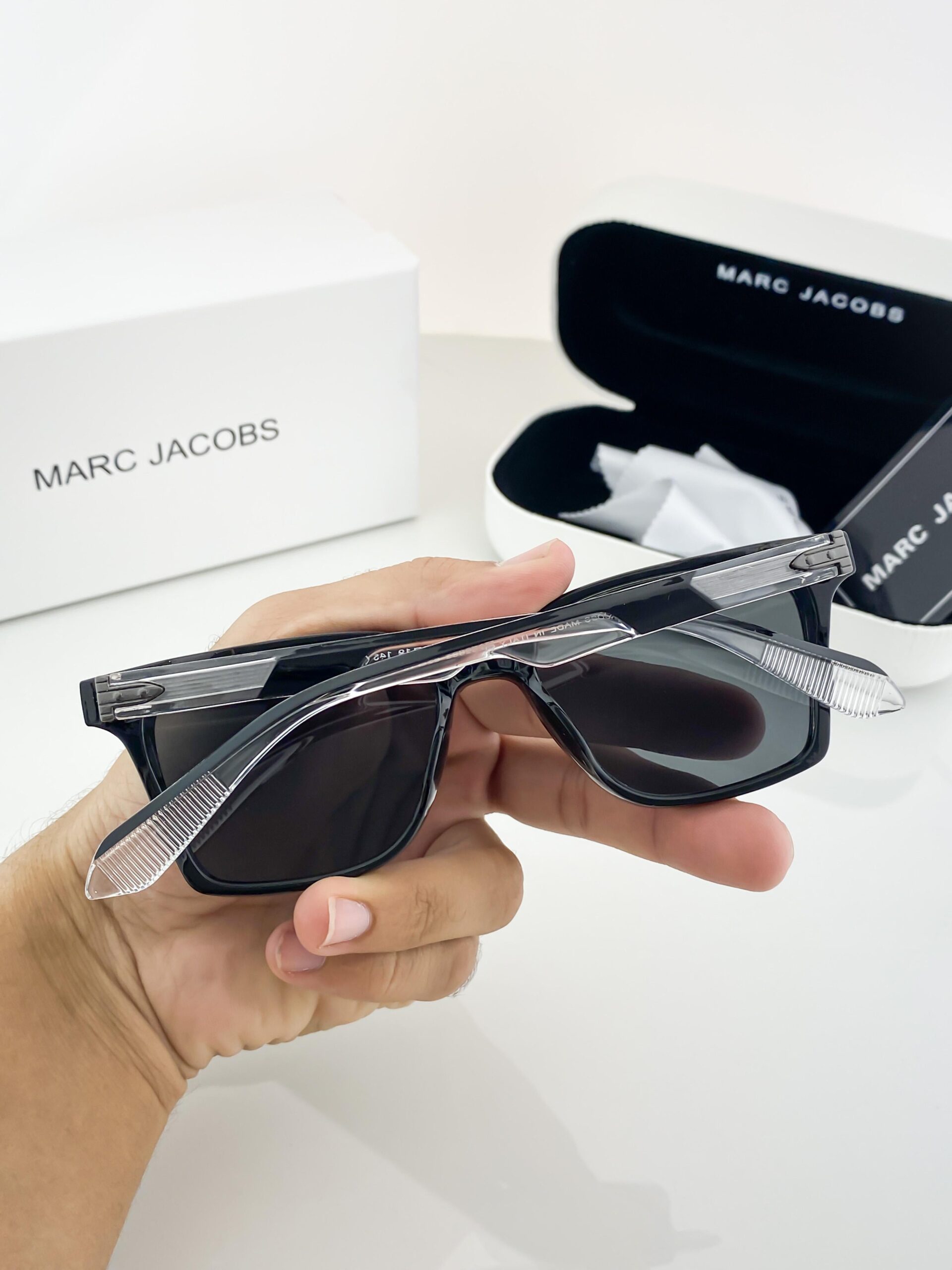 MARC JACOBS TRANSPRENT BLACK 62002-97 - Image 5
