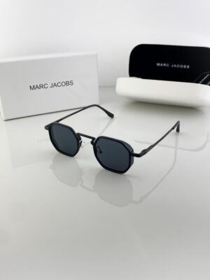MARC JACOBS CHARCOAL BLACK 506