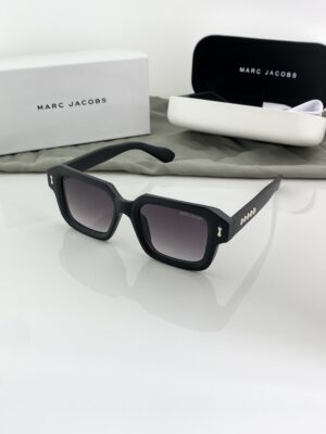 MARC JACOBS BLACK SHADED 37002-101