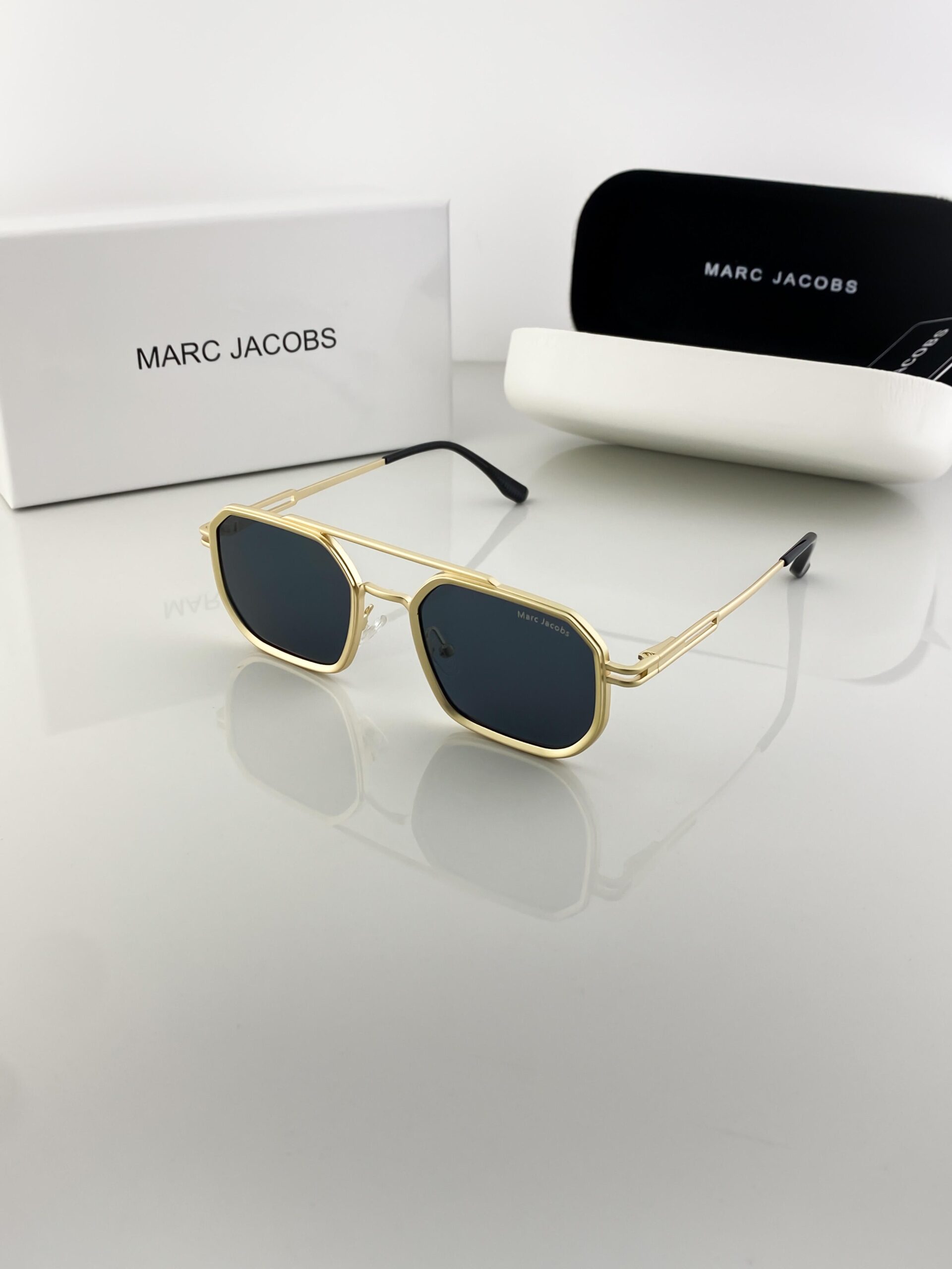 MARC JACOBS GOLD BLACK 518-101