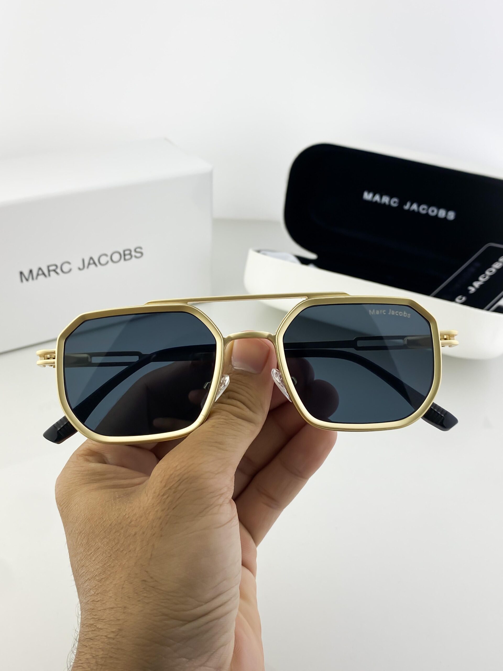 MARC JACOBS GOLD BLACK 518-101 - Image 5