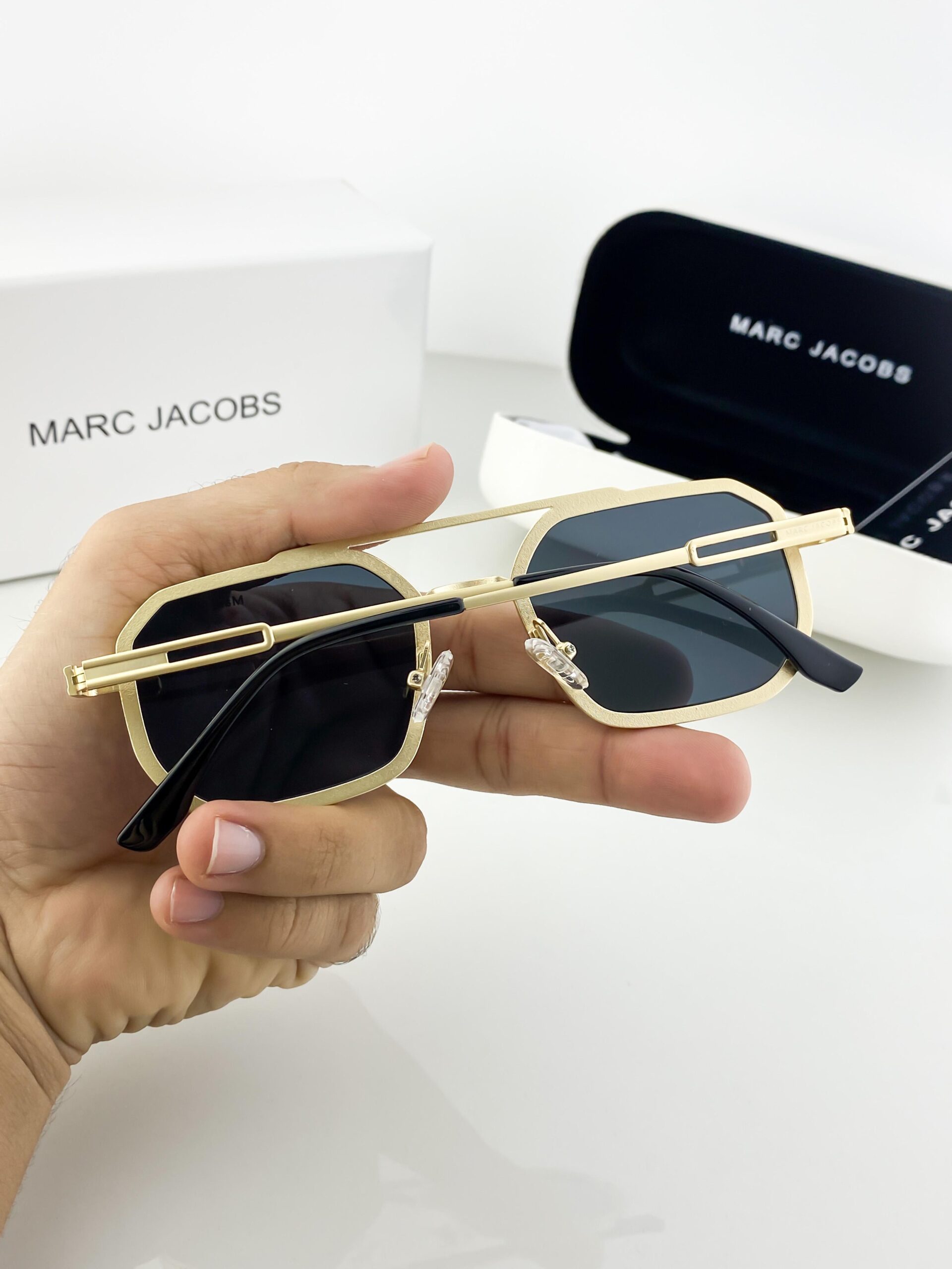 MARC JACOBS GOLD BLACK 518-101 - Image 4