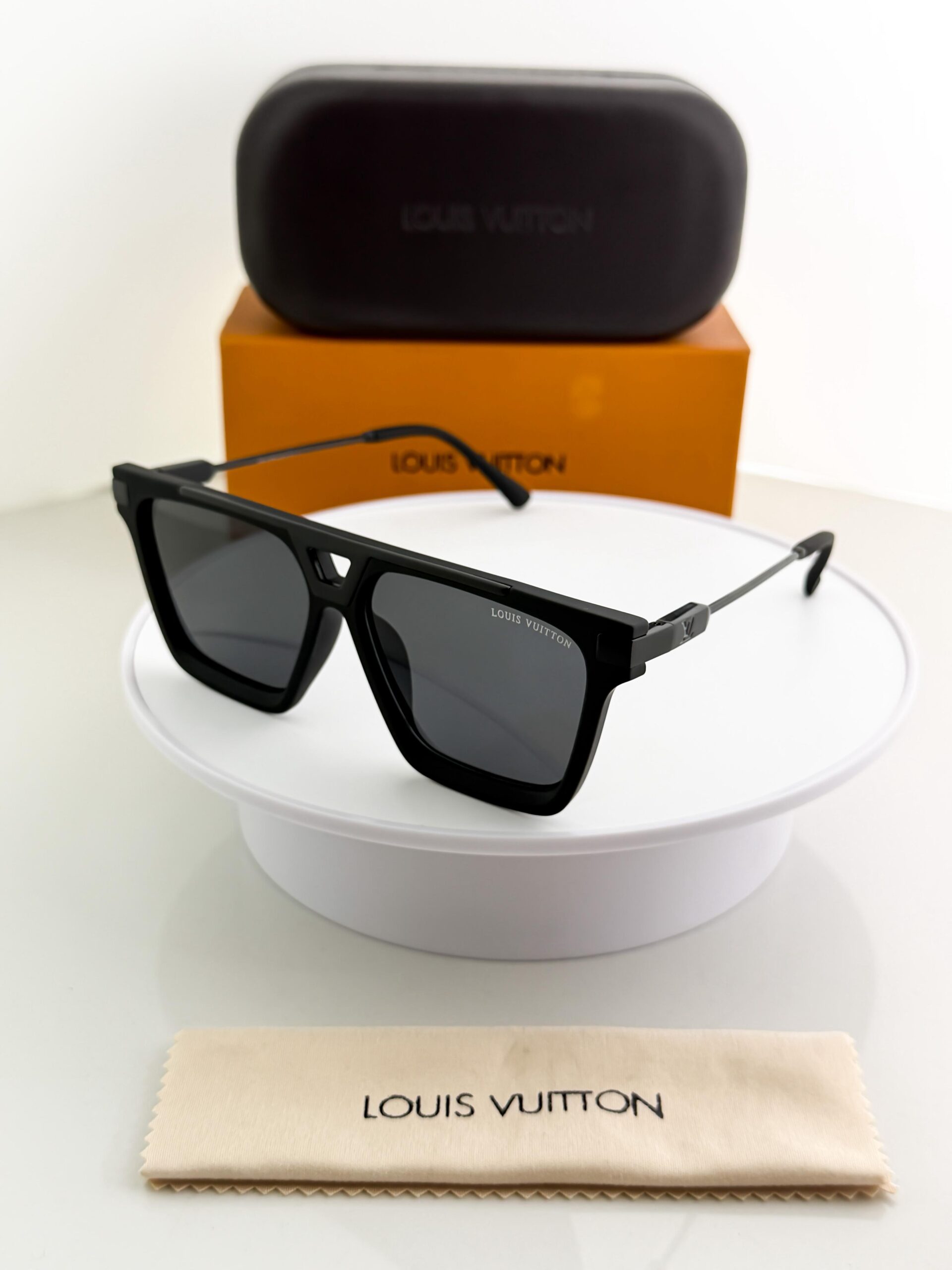 Louis_vuitton_black_1230-103-mix