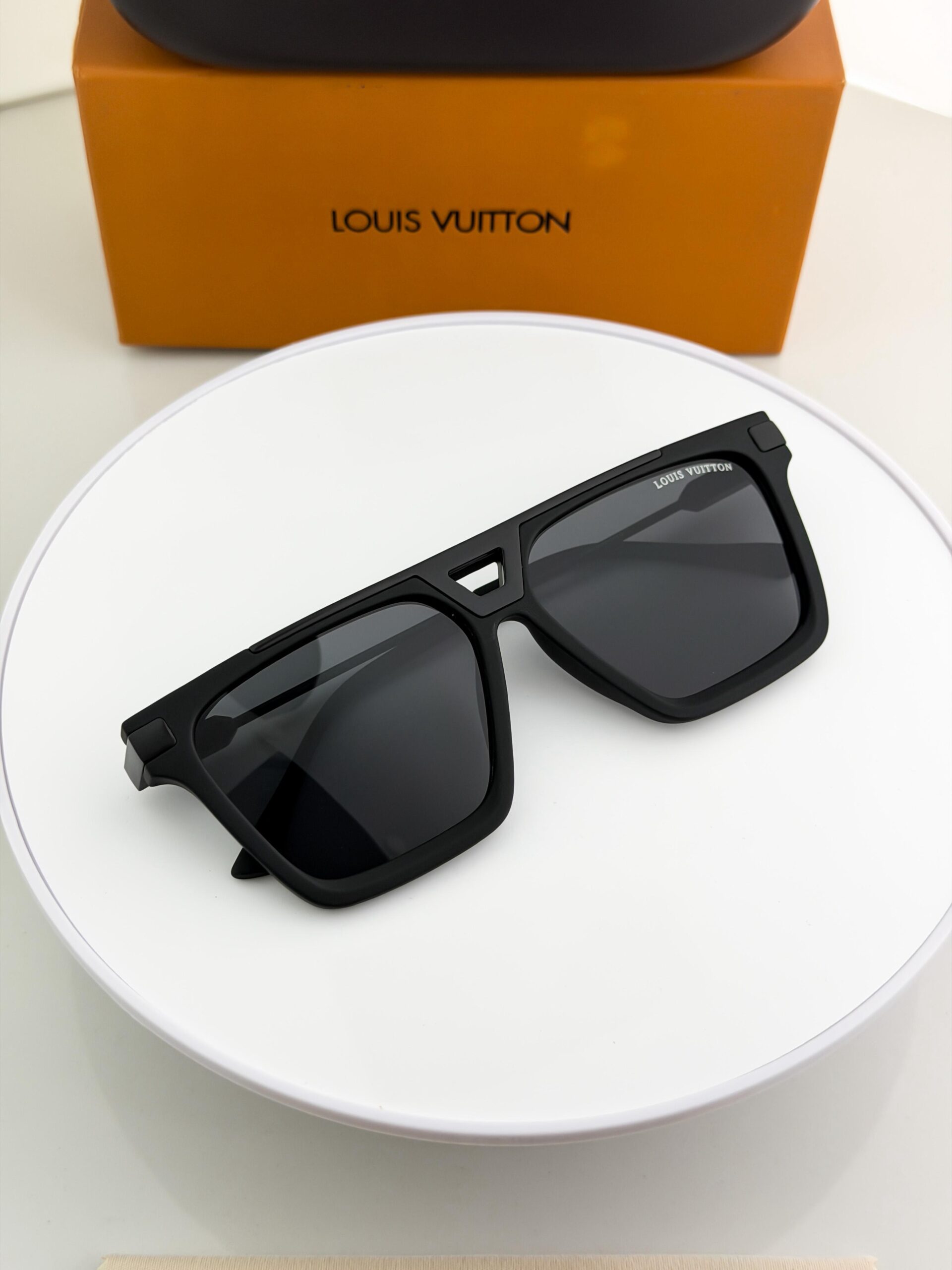 Louis_vuitton_black_1230-103-mix - Image 5