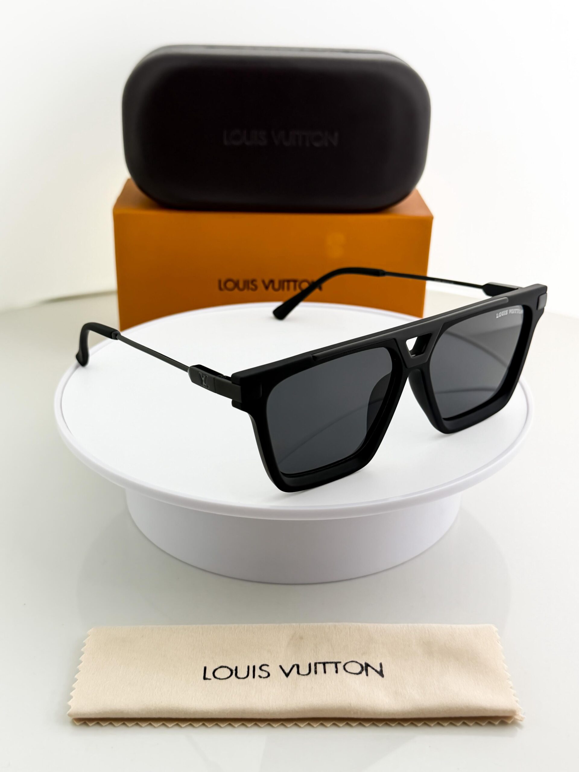 Louis_vuitton_black_1230-103-mix - Image 2