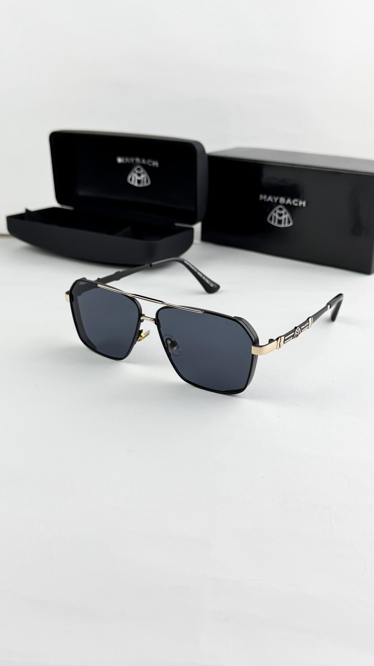 MAYBACH GOLD BLACK 236