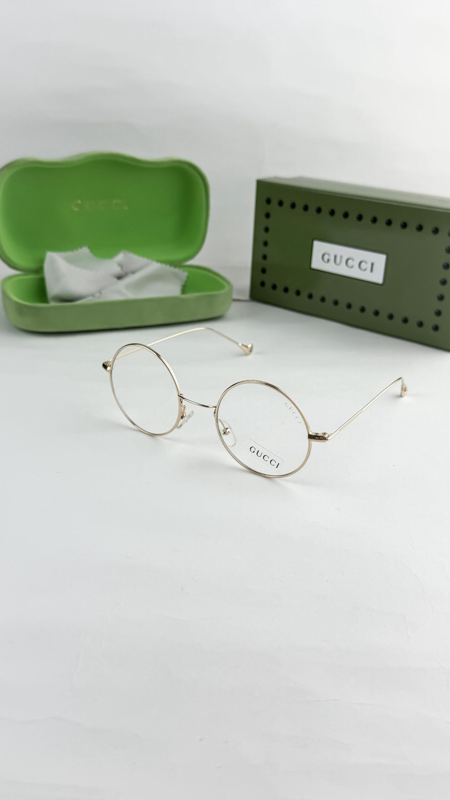 Gucci_gold_plano_303