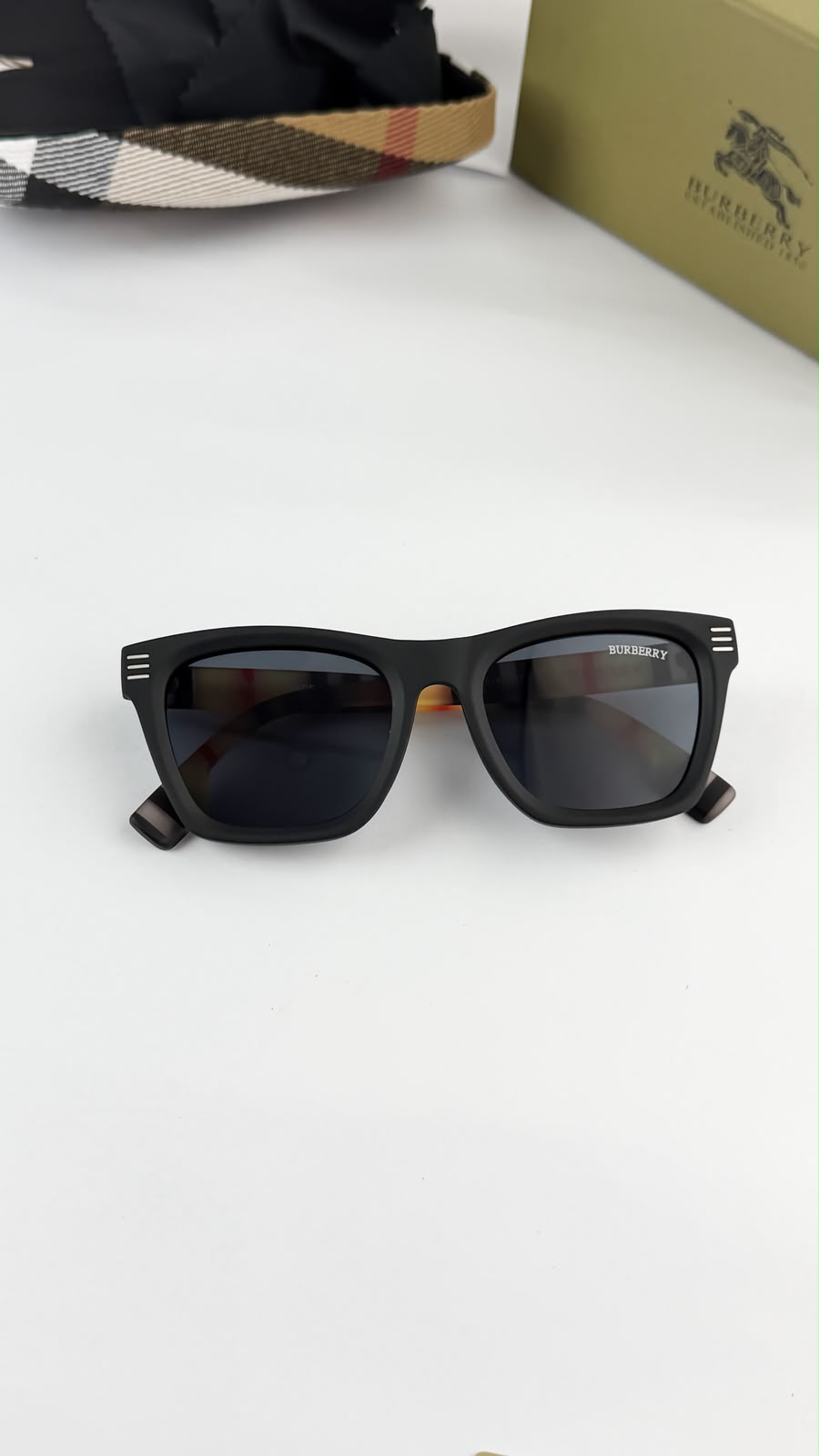 Burberr_signature_black_2818 - Image 5