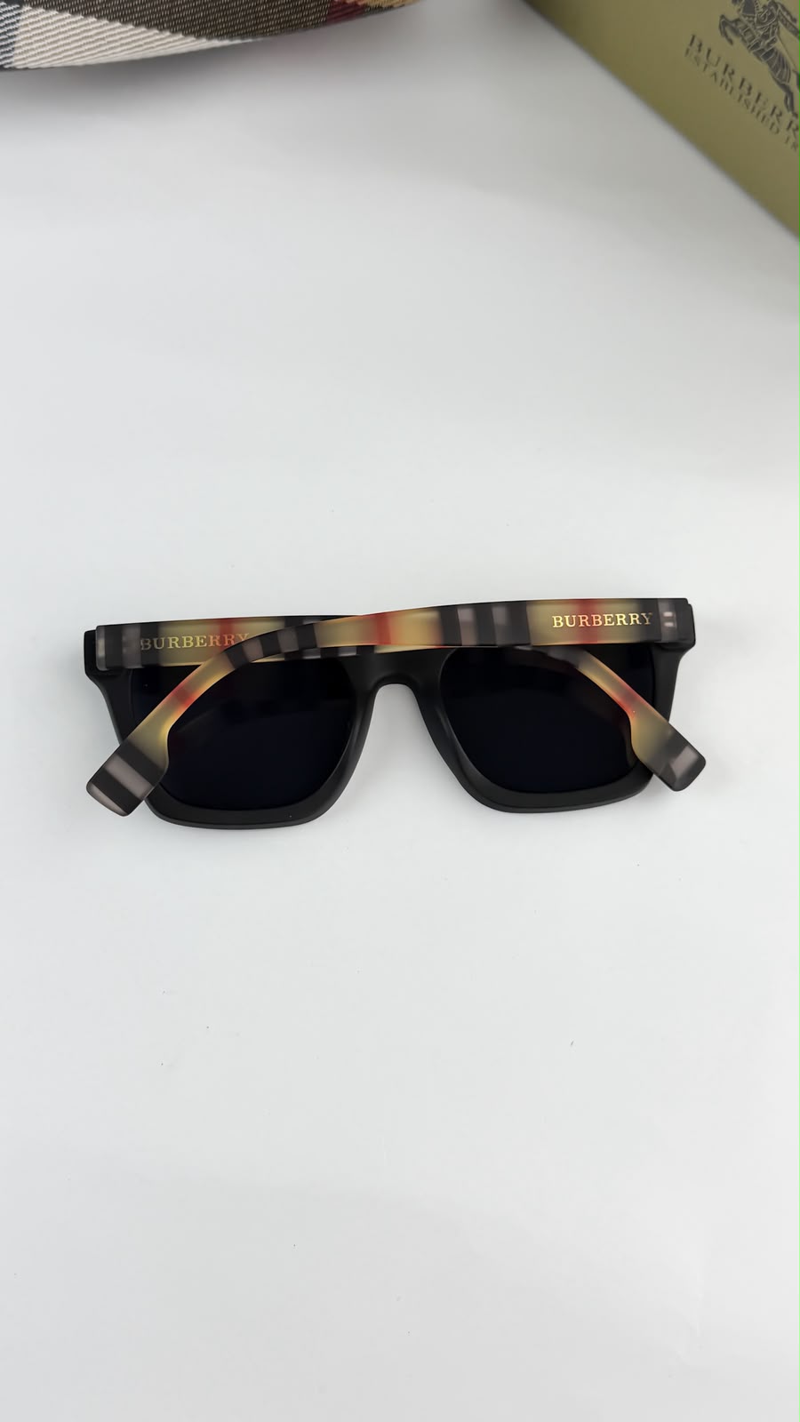 Burberr_signature_black_2818 - Image 4