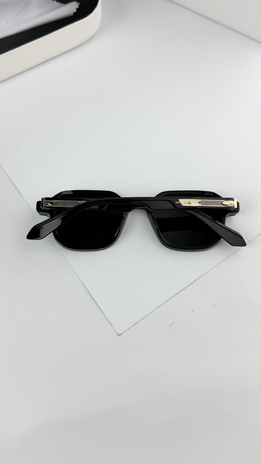 MARC JACOBS BLACK 1097 - Image 3